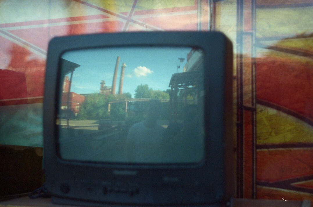 Old CRT monitor displaying a broadcast test pattern